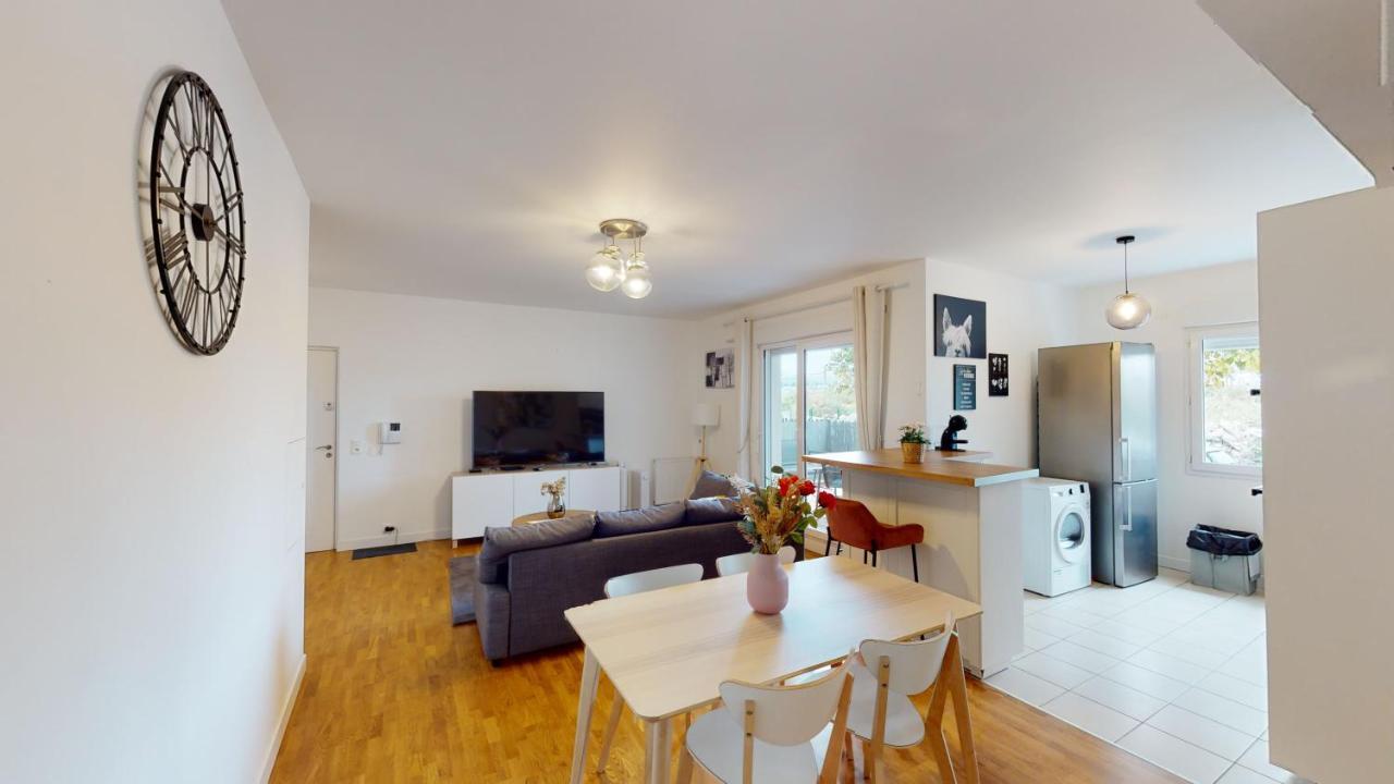 Apartamento Live Like A Local Stylish 2Br With Balcony & Parking Saint-Denis  Exterior foto