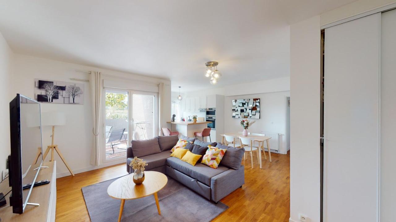 Apartamento Live Like A Local Stylish 2Br With Balcony & Parking Saint-Denis  Exterior foto
