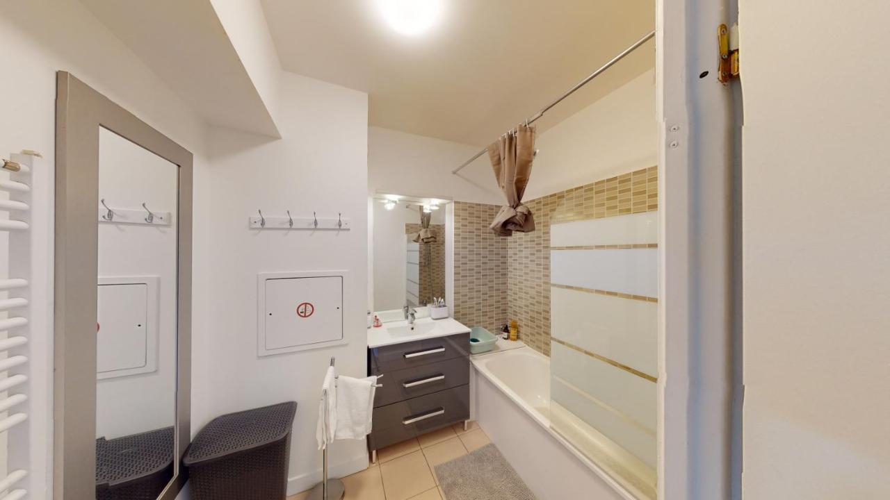 Apartamento Live Like A Local Stylish 2Br With Balcony & Parking Saint-Denis  Exterior foto
