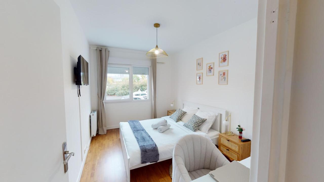 Apartamento Live Like A Local Stylish 2Br With Balcony & Parking Saint-Denis  Exterior foto