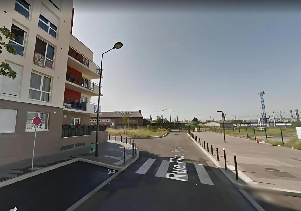 Apartamento Live Like A Local Stylish 2Br With Balcony & Parking Saint-Denis  Exterior foto